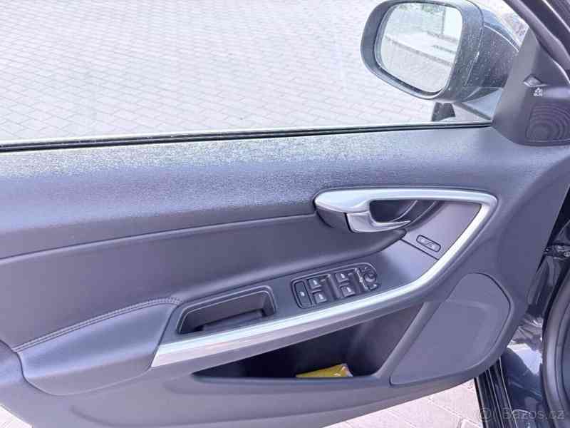 Volvo V60 2,4   D6 Plug-in Hybrid - foto 12