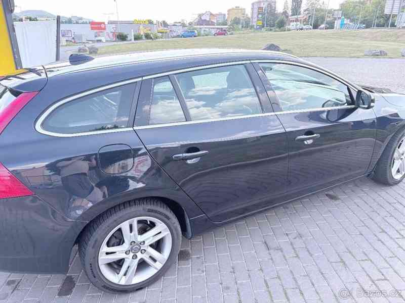 Volvo V60 2,4   D6 Plug-in Hybrid - foto 7