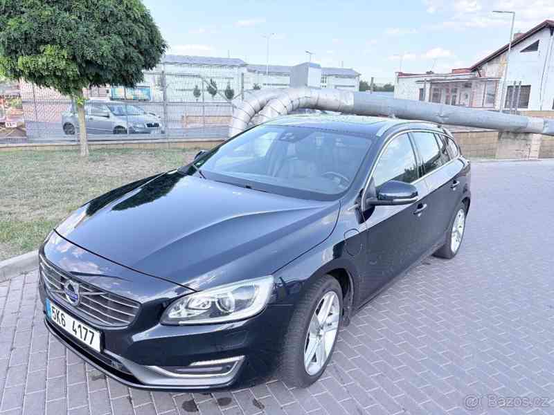 Volvo V60 2,4   D6 Plug-in Hybrid - foto 2
