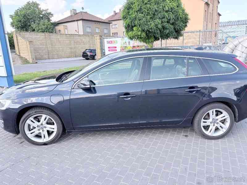 Volvo V60 2,4   D6 Plug-in Hybrid - foto 6