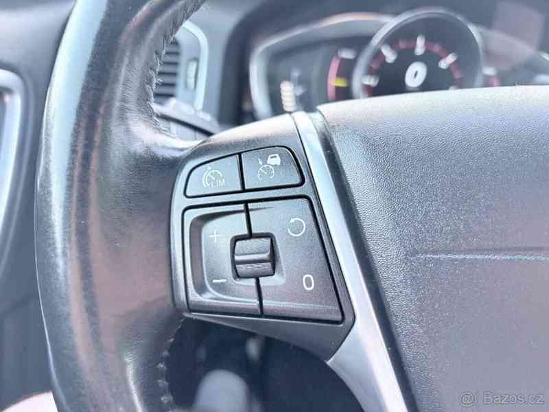 Volvo V60 2,4   D6 Plug-in Hybrid - foto 14