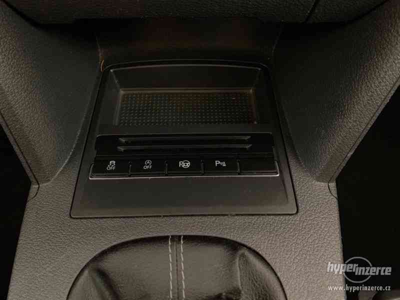VW Touran III B7 2.0TDi, Navi, Ponorama, Xenony, 2012 - foto 16