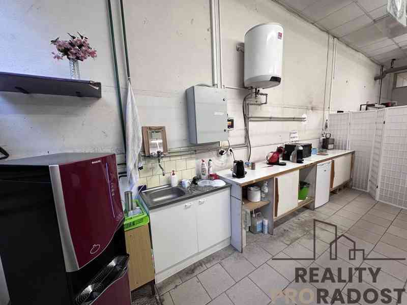 PRONÁJEM SKLADU - DÍLNY + KANCELÁŘ O VÝMĚŘE 115m2 V ADAMOVĚ  - foto 6