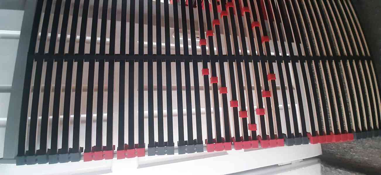 Buková postel s roštem  - foto 8