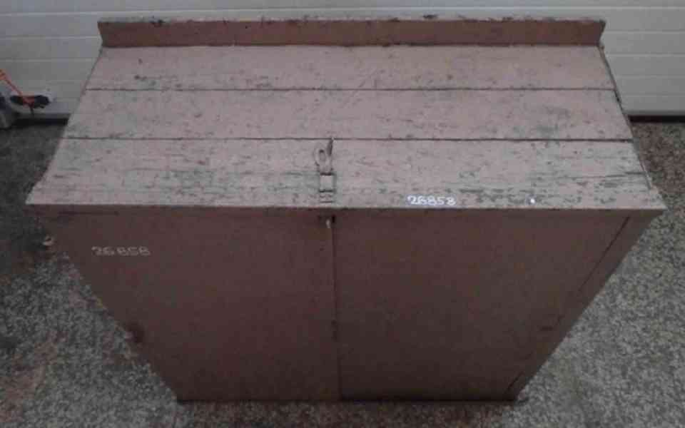 Plechová skříňka 1050x1000x430  