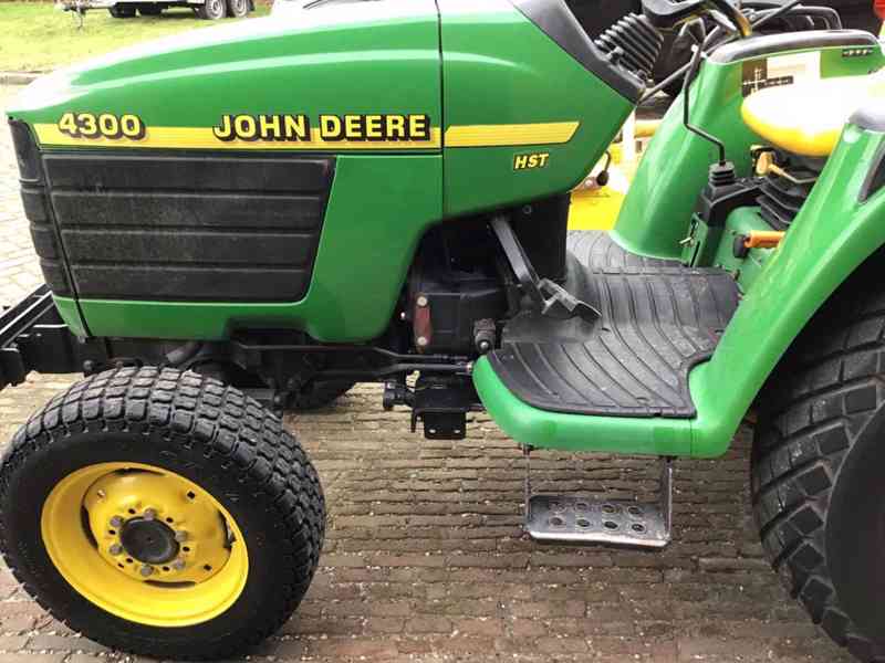 TRAKTOR John Deere 4300 4x4 32PK - foto 12