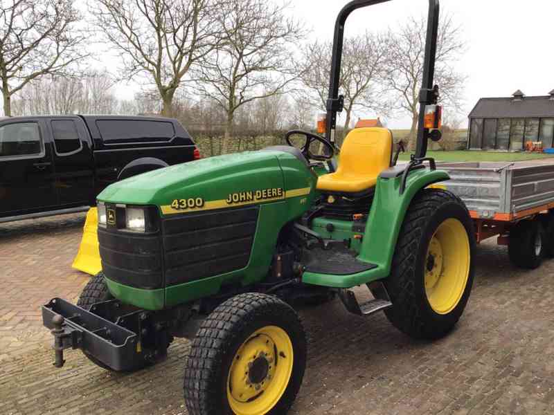 TRAKTOR John Deere 4300 4x4 32PK - foto 4