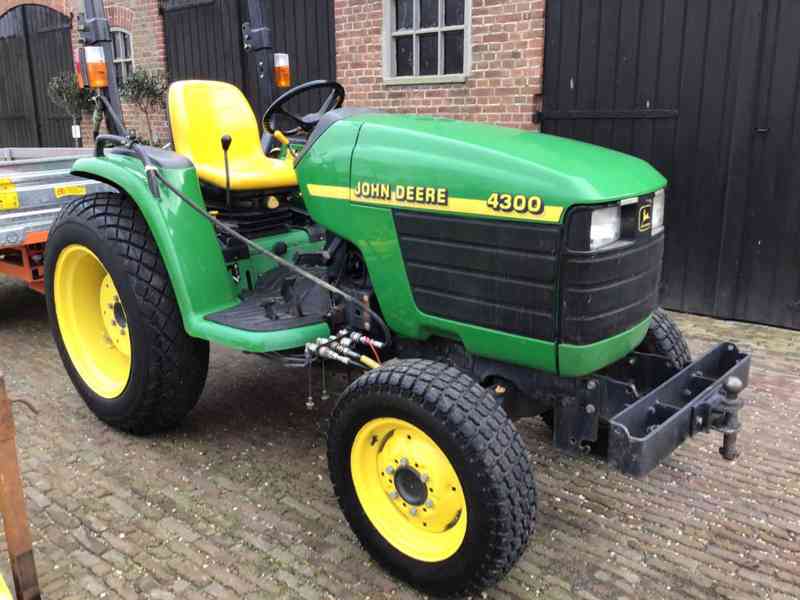 TRAKTOR John Deere 4300 4x4 32PK - foto 7