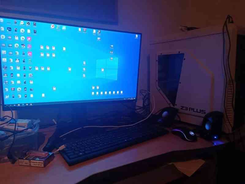 PC herní Intel i7 s monitorem 27" LG
