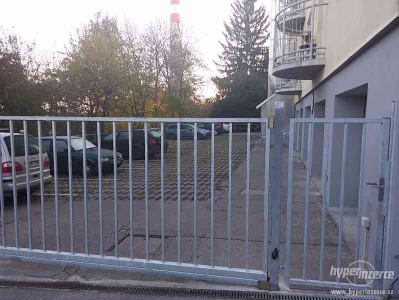 Pronájem parkovacího místa v Praze 6 - foto 1