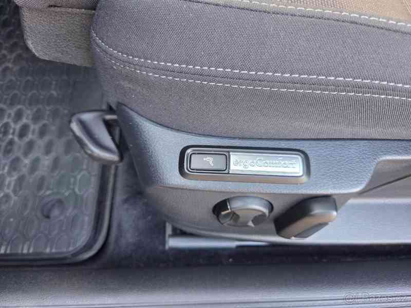 Volkswagen Passat 2,0   TDi, DSG, panorama, tažné - foto 11
