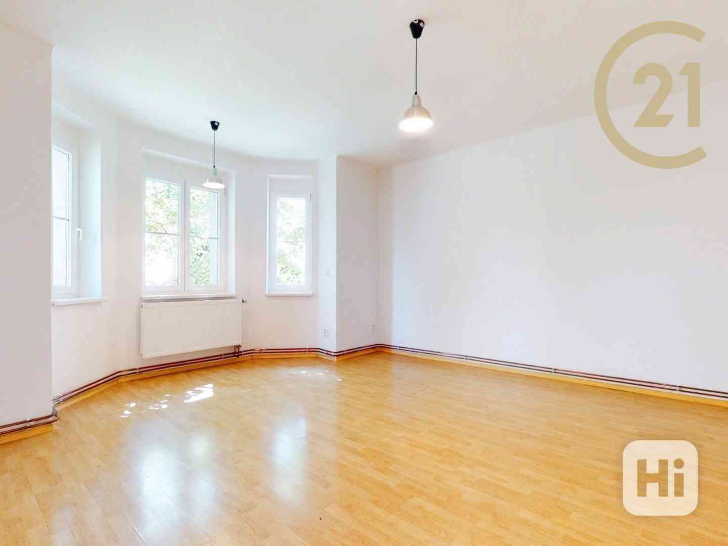 Prostorný byt 2+1, 71 m2, s velkým arkýřem v obývacím pokoji - Praha, Hostivař - foto 30