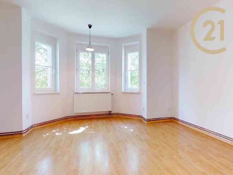 Prostorný byt 2+1, 71 m2, s velkým arkýřem v obývacím pokoji - Praha, Hostivař - foto 7