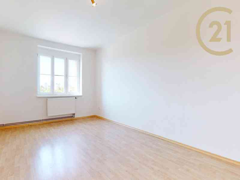 Prostorný byt 2+1, 71 m2, s velkým arkýřem v obývacím pokoji - Praha, Hostivař - foto 1