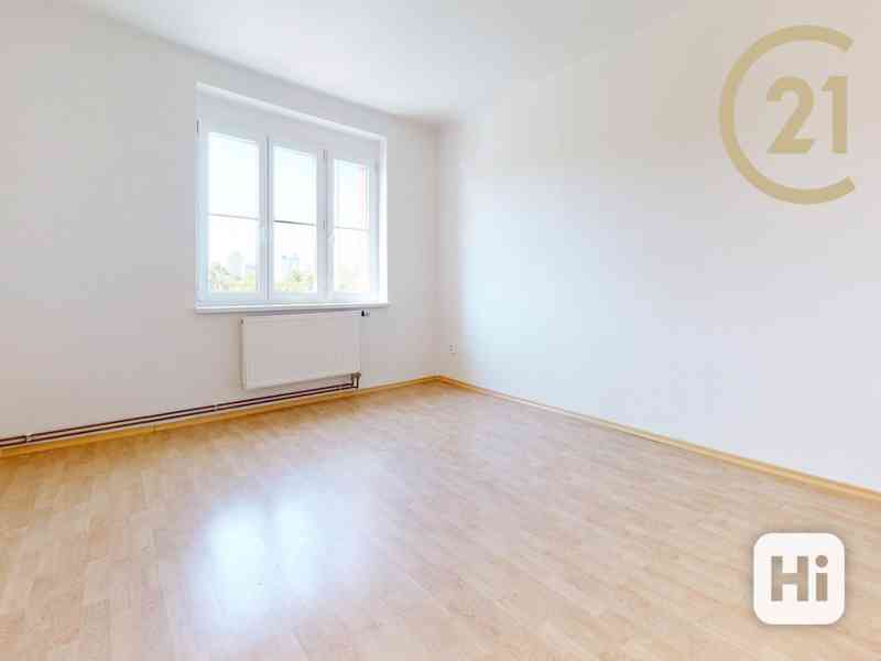Prostorný byt 2+1, 71 m2, s velkým arkýřem v obývacím pokoji - Praha, Hostivař - foto 13