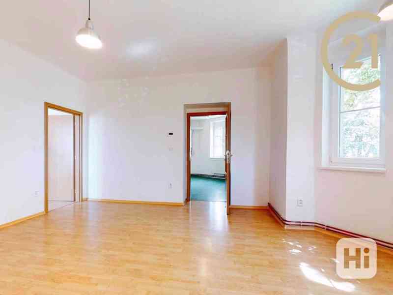 Prostorný byt 2+1, 71 m2, s velkým arkýřem v obývacím pokoji - Praha, Hostivař - foto 9