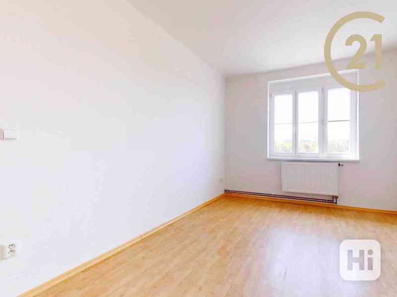 Prostorný byt 2+1, 71 m2, s velkým arkýřem v obývacím pokoji - Praha, Hostivař - foto 11