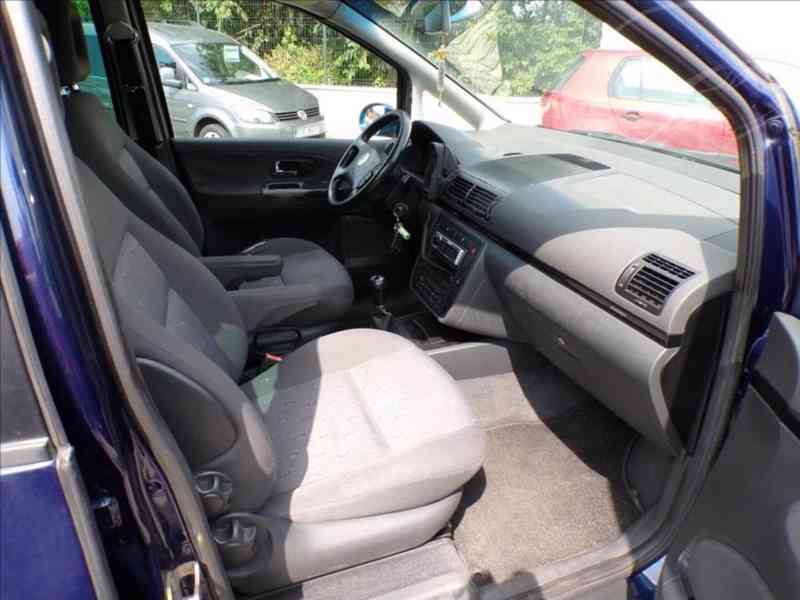 Volkswagen Sharan 1,9 TDI TAŽNÉ ZAŘÍ,7.MÍST - foto 13