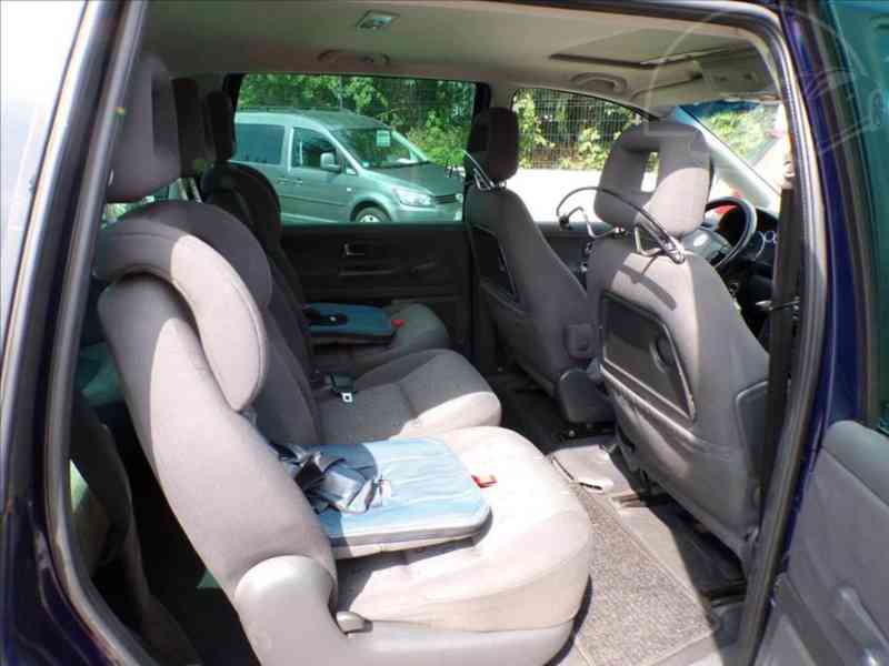 Volkswagen Sharan 1,9 TDI TAŽNÉ ZAŘÍ,7.MÍST - foto 12