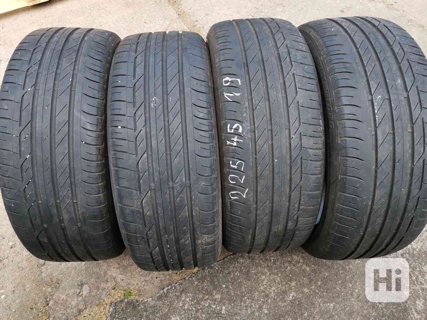 pneu 225/45 R19 letní - bazar - Hyperinzerce.cz