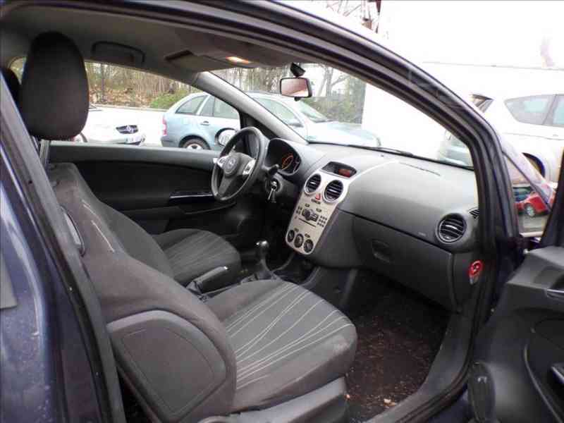 Opel Corsa 1,2 16V KLIMA - foto 11