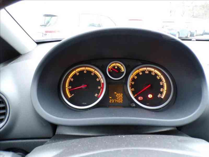 Opel Corsa 1,2 16V KLIMA - foto 5