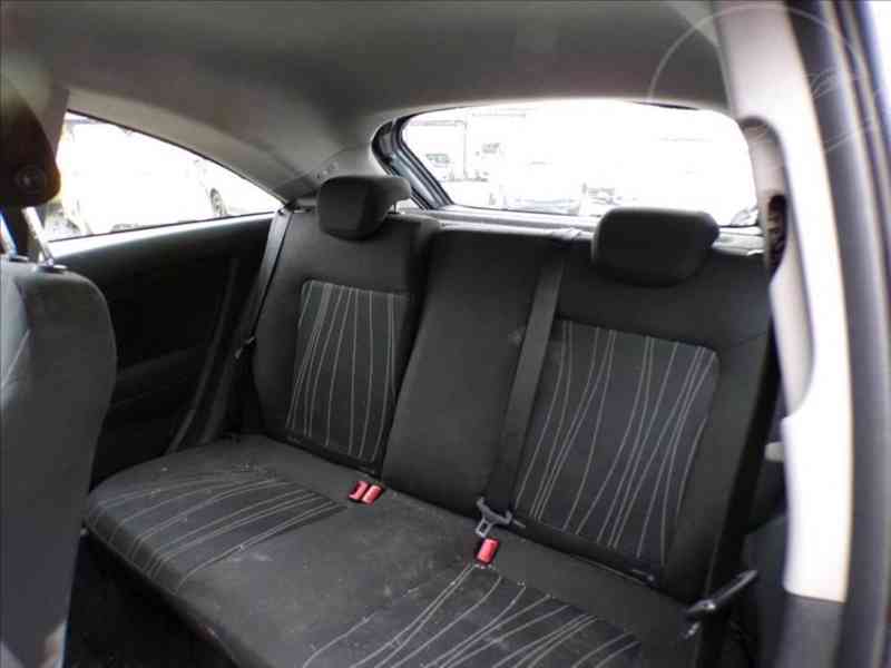 Opel Corsa 1,2 16V KLIMA - foto 8