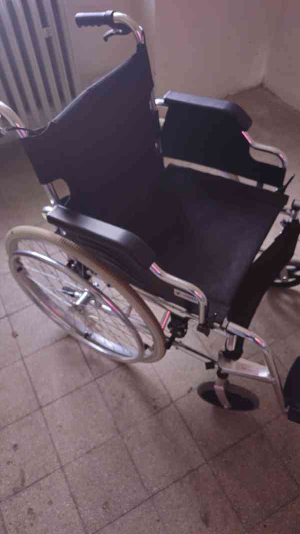 Invalidní vozík - foto 2