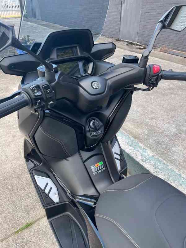 Yamaha X-Max 125 Tech Max, rok výroby 2024, v černé barvě - foto 5