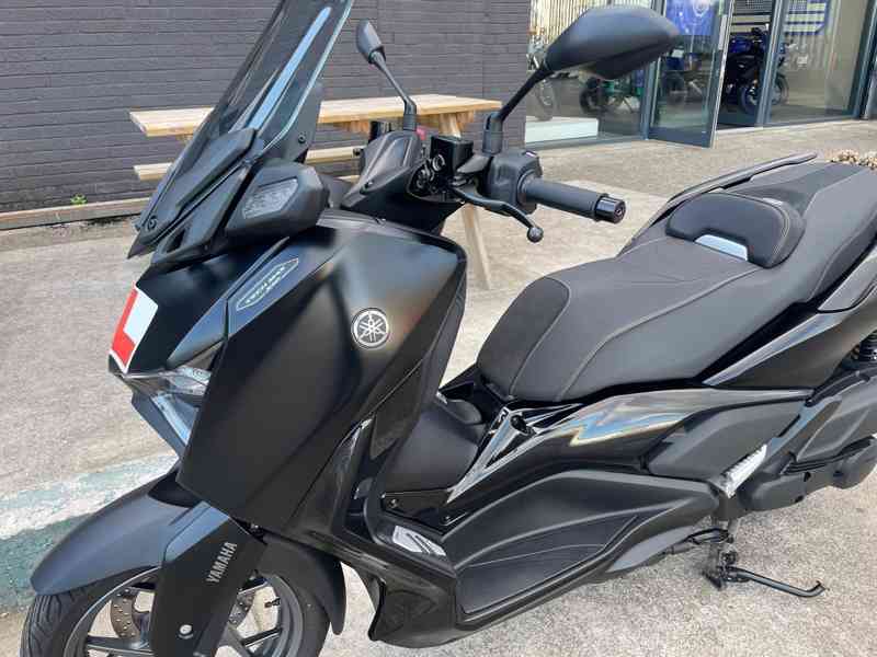 Yamaha X-Max 125 Tech Max, rok výroby 2024, v černé barvě - foto 6