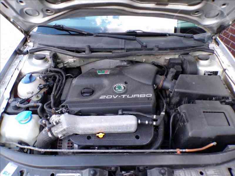 Škoda Octavia 1,8 20V-TURBO 132KW RS,XENONY - foto 12