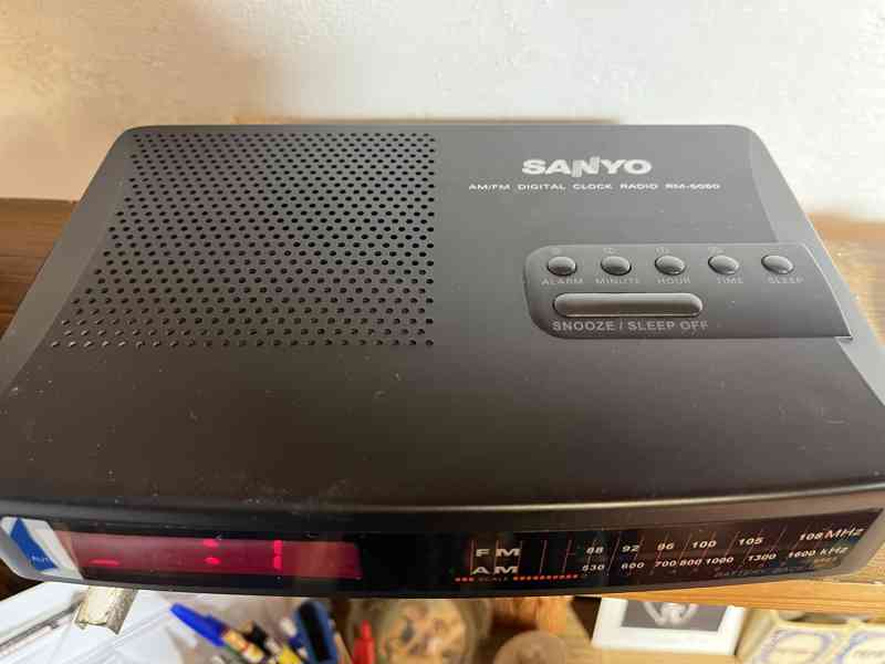 Analogový radiobudík SANYO RM-5080 - foto 2
