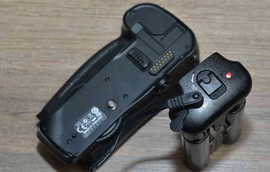 Nikon MB-D10+battery EL4a grip pro Nikon D300,D700 - foto 5
