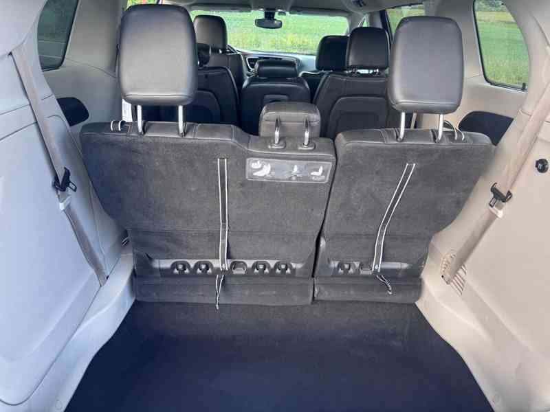 Chrysler Pacifica 3,6 RU Touring L 8 míst 2017  - foto 8