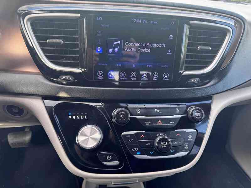 Chrysler Pacifica 3,6 RU Touring L 8 míst 2017  - foto 17