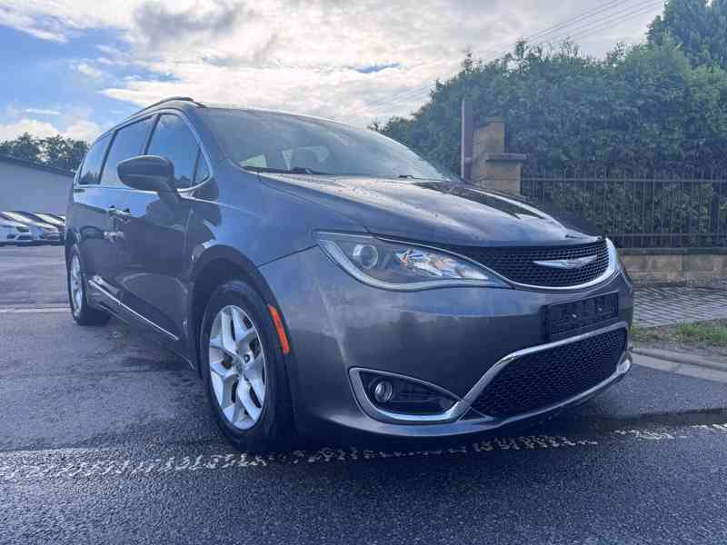 Chrysler Pacifica 3,6 RU Touring L 8 míst 2017  - foto 6