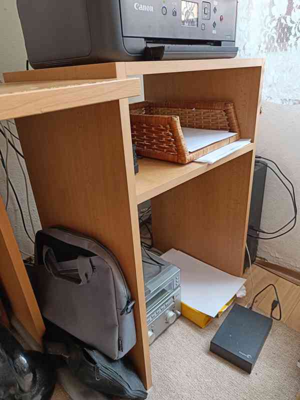 Menší stolek do kanceláře - foto 1
