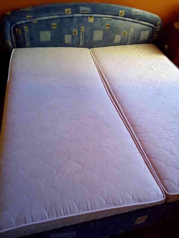 Manželská postel  s přehozem  - foto 2