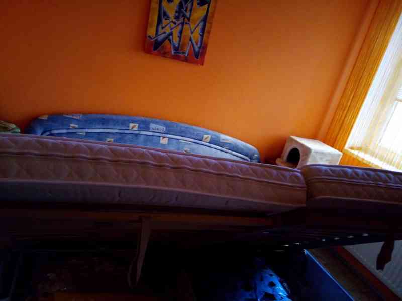 Manželská postel  s přehozem  - foto 3