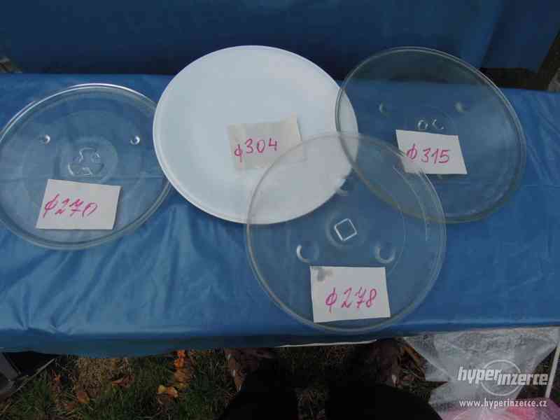 Otočné talíře do mikrovlné trouby a motorky otoče talířů . - foto 1