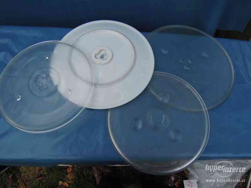 Otočné talíře do mikrovlné trouby a motorky otoče talířů . - foto 2