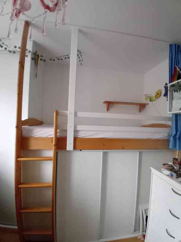 Zvýšená postel s úložným prostorem - foto 3