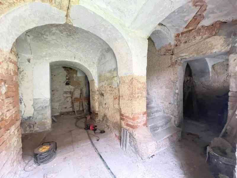 Prodej rodinného domu před rekonstrukcí v Kravařích,  s poze - foto 15