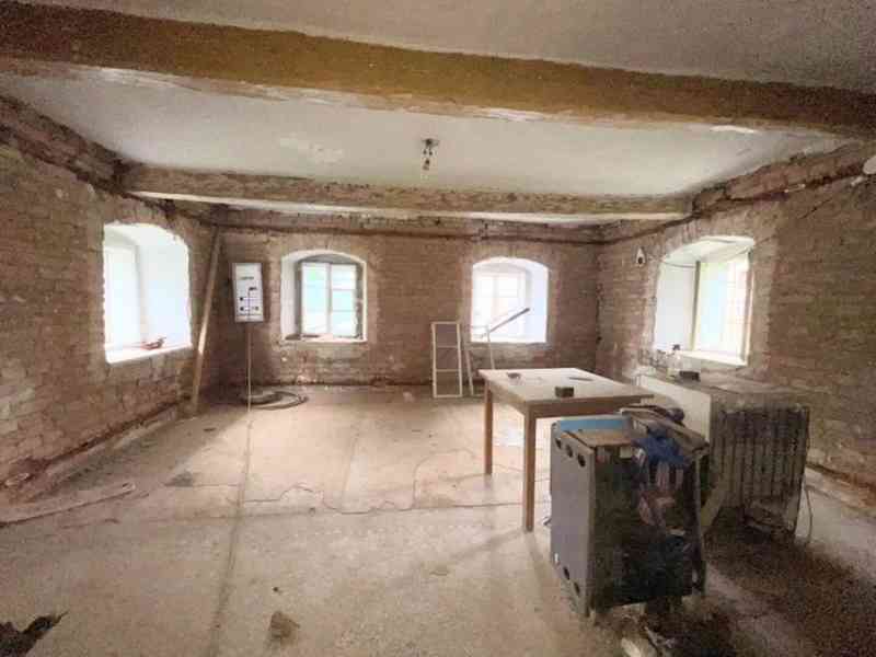 Prodej rodinného domu před rekonstrukcí v Kravařích,  s poze - foto 19