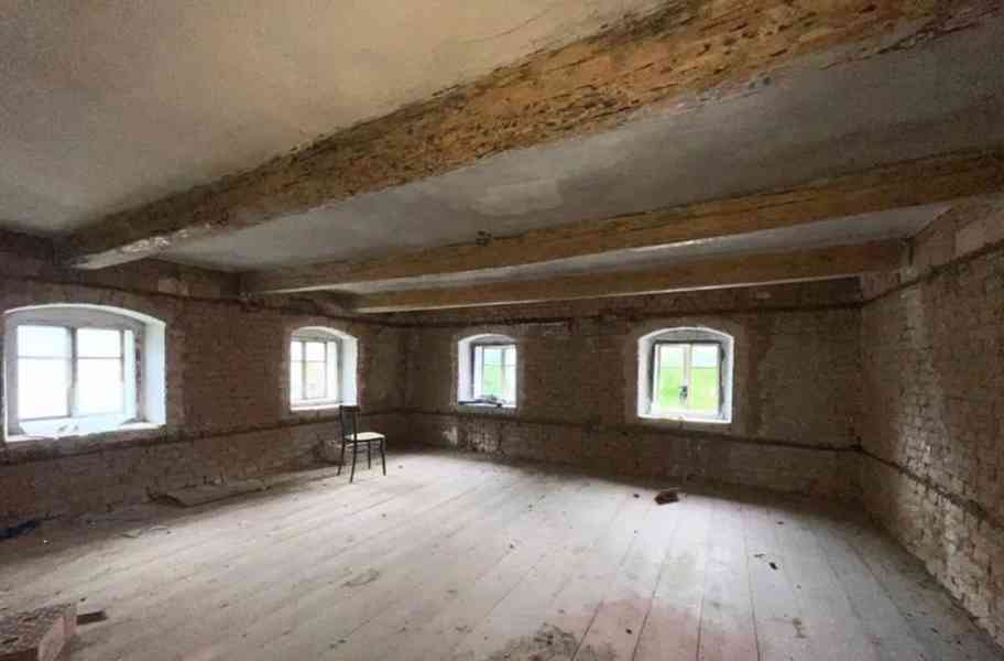 Prodej rodinného domu před rekonstrukcí v Kravařích,  s poze - foto 23