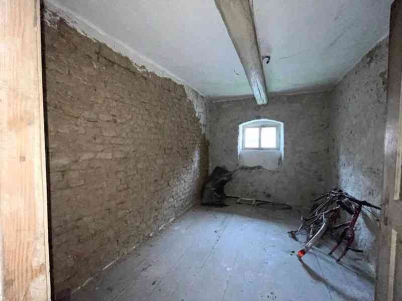 Prodej rodinného domu před rekonstrukcí v Kravařích,  s poze - foto 20