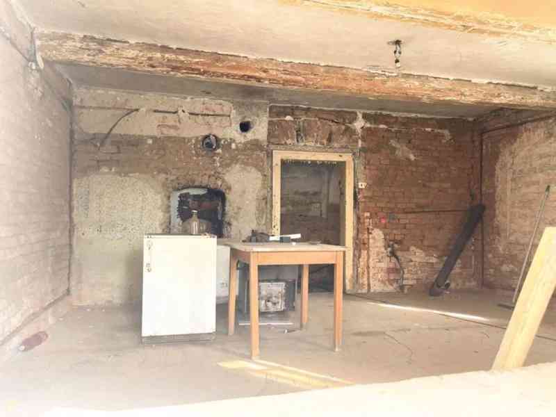 Prodej rodinného domu před rekonstrukcí v Kravařích,  s poze - foto 11