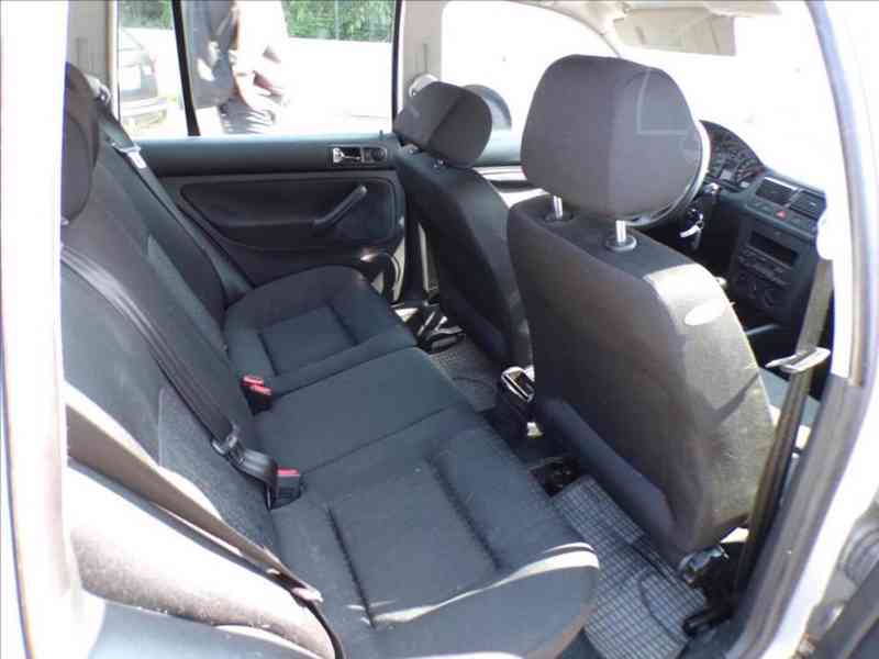 Volkswagen Golf 1,6 16V-HNED ODJÍŽDÍTE - foto 10