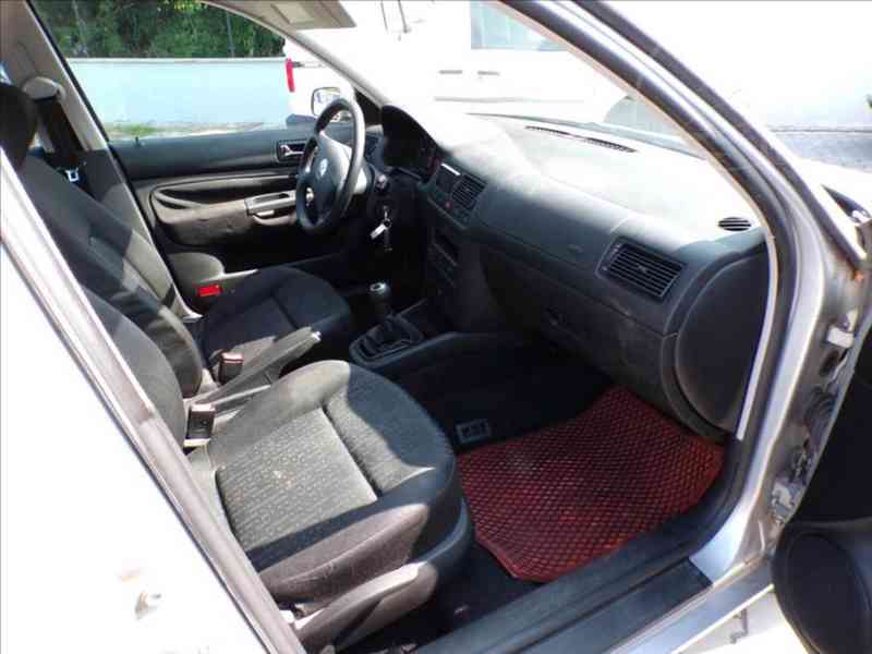 Volkswagen Golf 1,6 16V-HNED ODJÍŽDÍTE - foto 11
