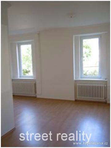 Prodej zrekonstruovaného bytu 3+1, 113m2, v K.Varech - foto 3